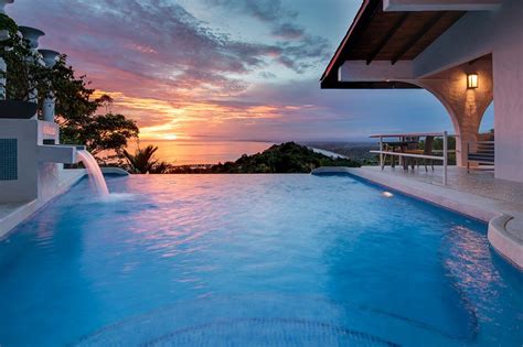 Luxury Villa with Guest House and Ocean Views of Costa Ballena.